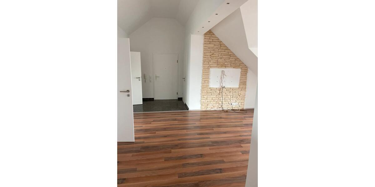 Dachgeschoßwohnung Gelnhausen - 2 Zimmer, 83 m&sup2;, 895&euro; | Angebot:25415642