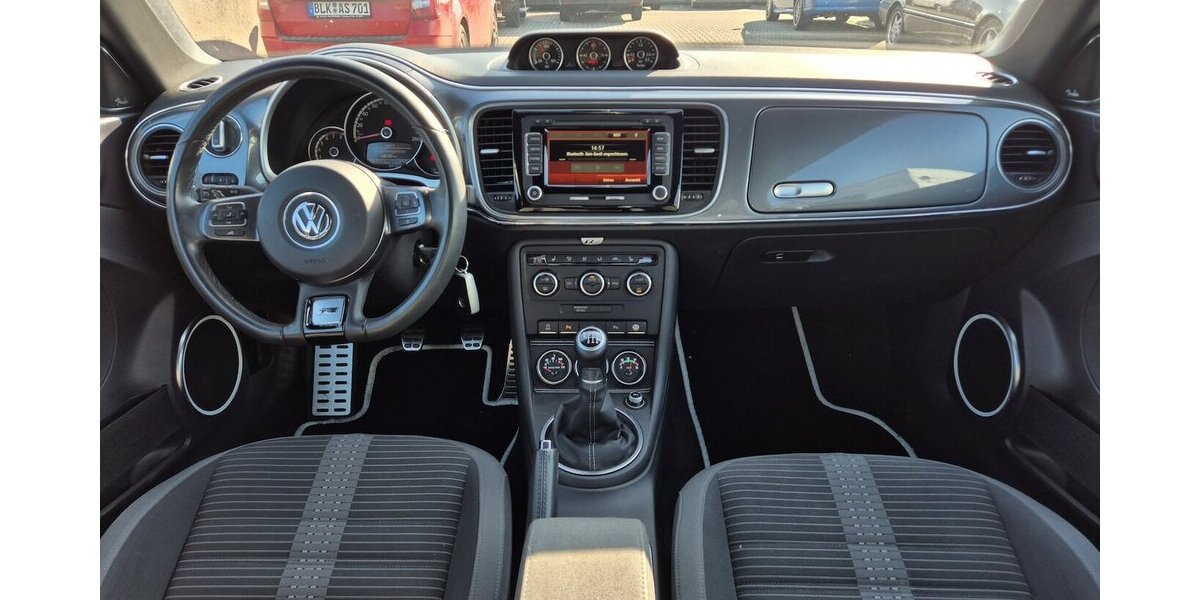 VW Beetle Sport Fender Soundsystem, Bi-Xenon, Navigat 68.122 km 16.890 &euro; Rodgau 63110