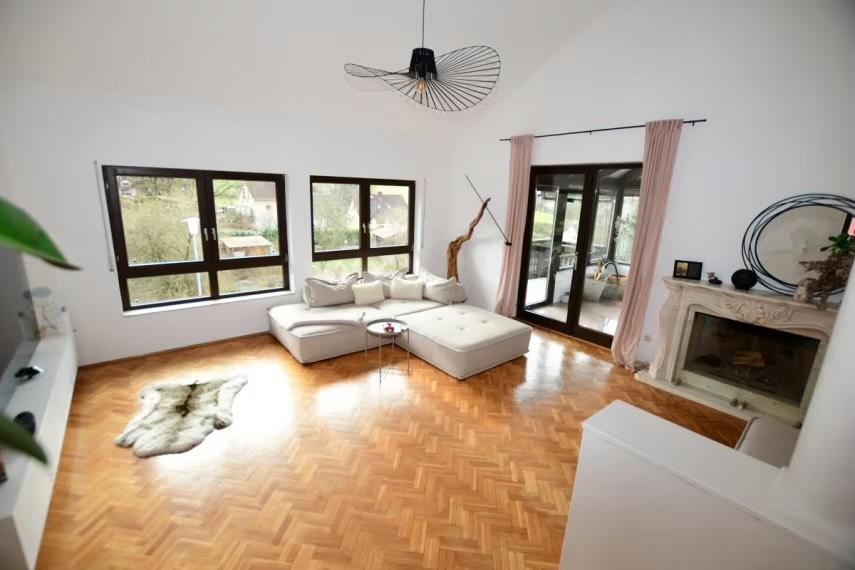 Einfamilienhaus Brensbach - 3 Zimmer, 210 m&sup2;, 1.800&euro; | Angebot:25581573