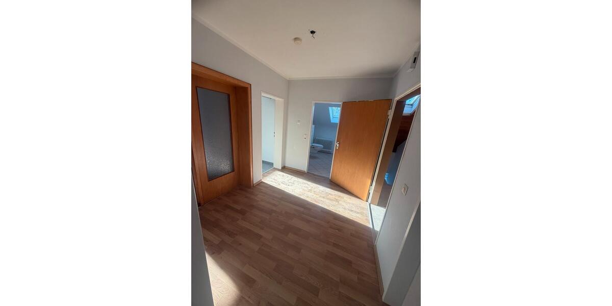 Etagenwohnung Hanau Lamboy - 3 Zimmer, 87 m&sup2;, 1.350&euro; | Angebot:26302628