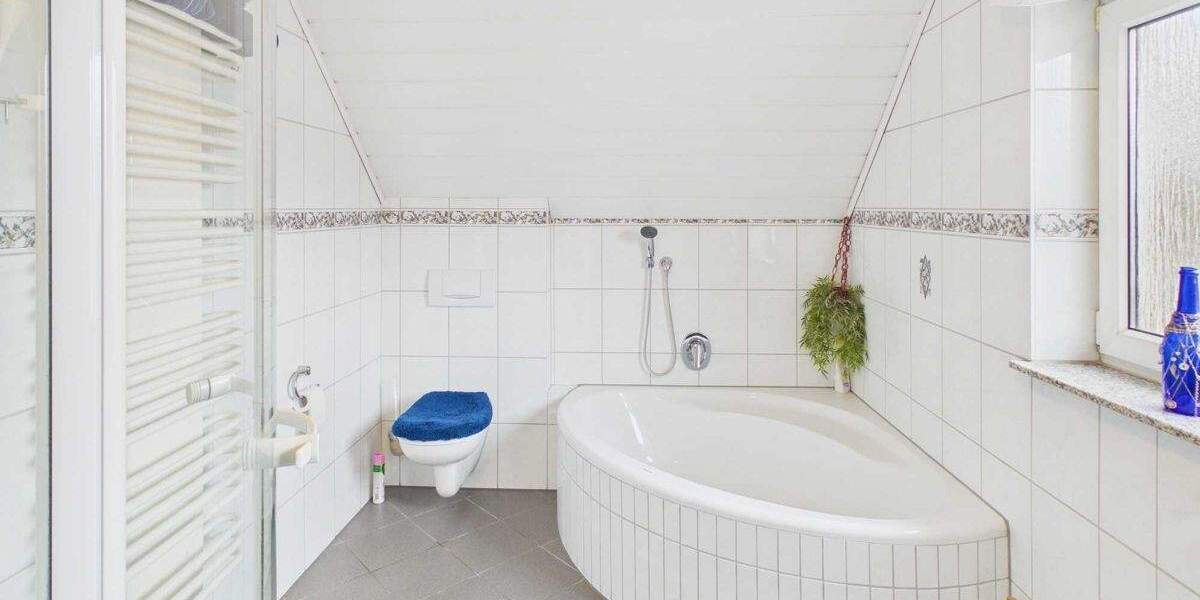 Einfamilienhaus Geiselbach - 7 Zimmer, 202 m&sup2;, 468.000&euro; | Angebot:25747646