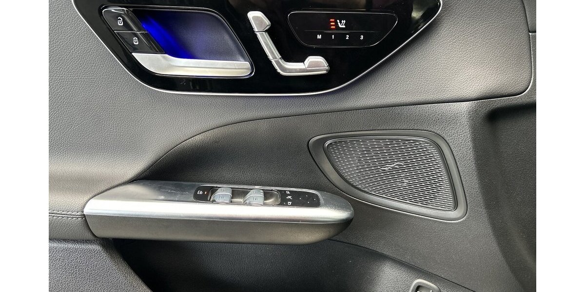 Mercedes-Benz C 200 T AVANTGARDE PANORAMA-STANDHEIZUNG-AHK-18´ 10.850 km 40.990 &euro; Groß-Umstadt 64823