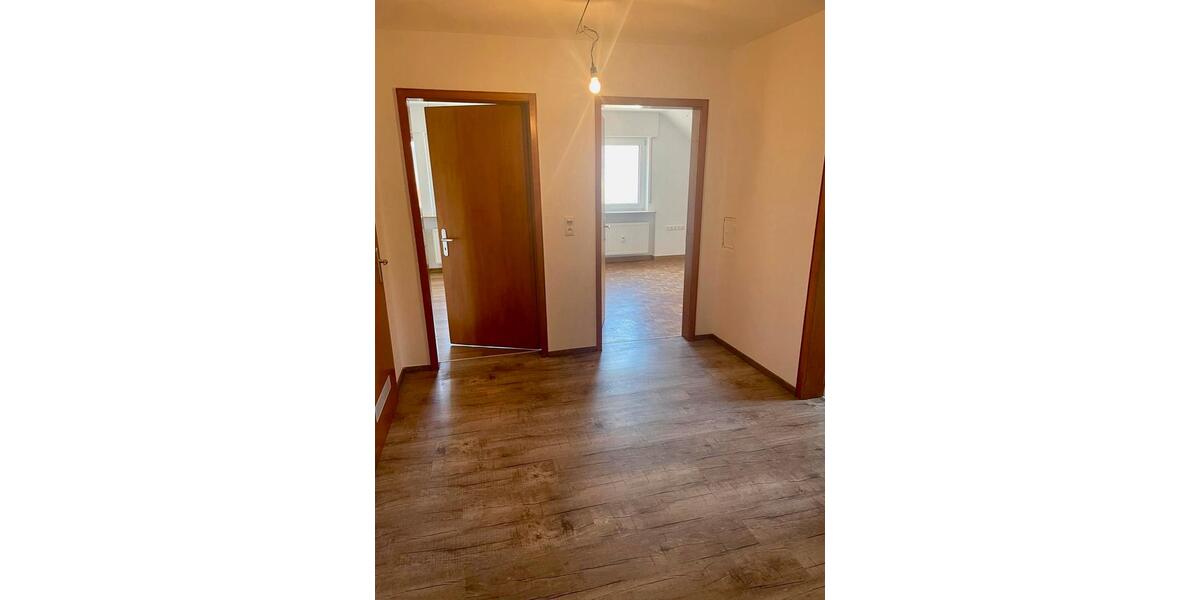 Dachgeschoßwohnung Großheubach - 3 Zimmer, 66 m&sup2;, 570&euro; | Angebot:26014473