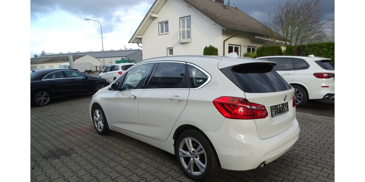 BMW 218 Active Tourer d Panoramadach, Leder, LED Schei 114.982 km 14.990 &euro; Rodgau 63110