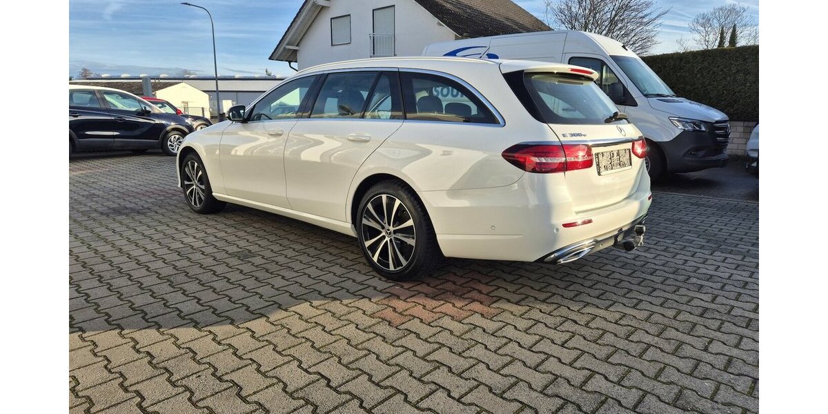 Mercedes-Benz E 300 e T Avantgarde AHK, LED, Rückfahrkamera, App 55.700 km 27.990 &euro; Rodgau 63110