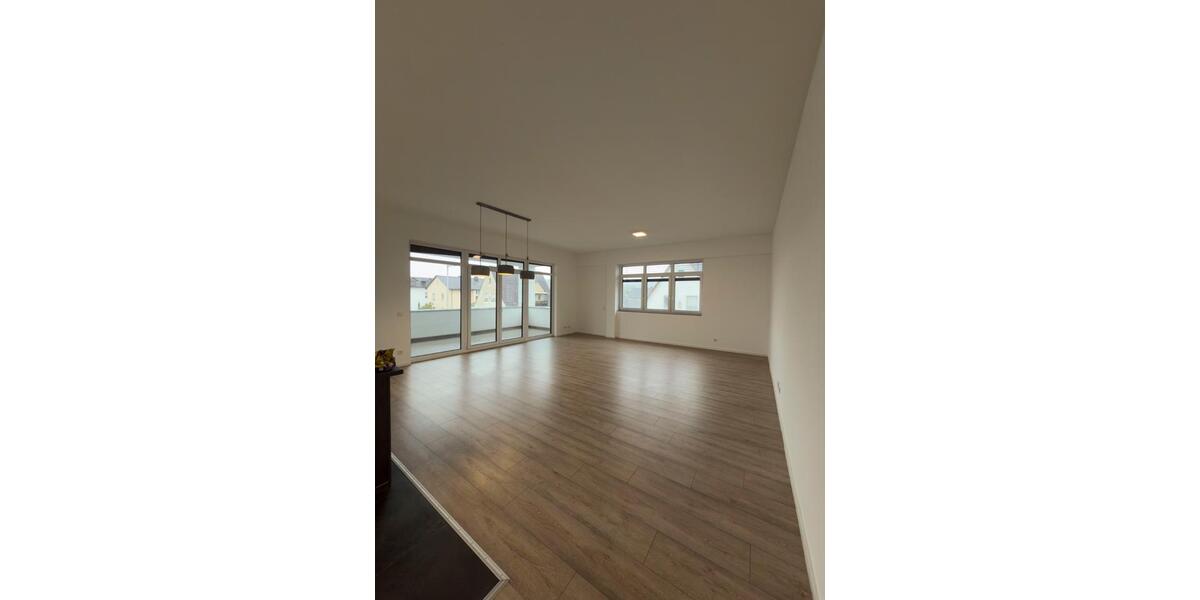 Etagenwohnung Großwallstadt - 4 Zimmer, 174 m&sup2;, 1.650&euro; | Angebot:25342133