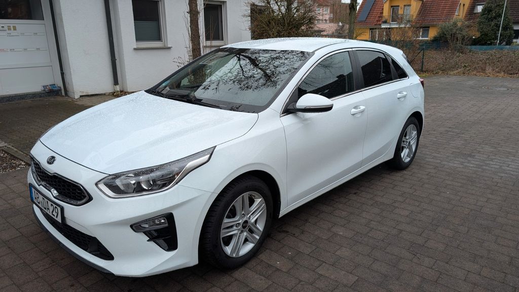 Kia ceed / Ceed 74.000 km 14.200 &euro; Aschaffenburg 63741