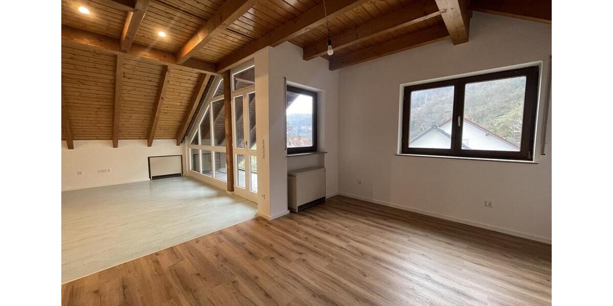 Dachgeschoßwohnung Collenberg - 3 Zimmer, 92 m&sup2;, 800&euro; | Angebot:24878751