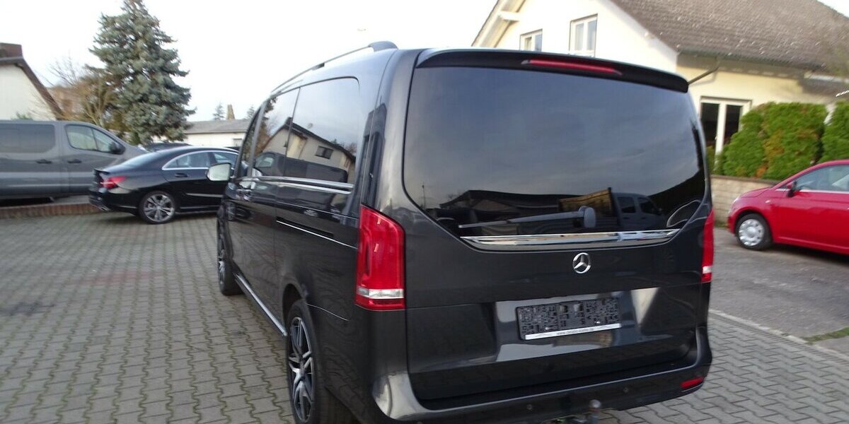 Mercedes-Benz V 300 d 4M lang AVANTGARDE EDITION AMG Line, Stand 61.360 km 56.990 &euro; Rodgau 63110