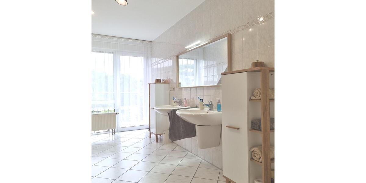 Dachgeschoßwohnung Kleinostheim - 5.5 Zimmer, 240 m&sup2;, 1.700&euro; | Angebot:26660338