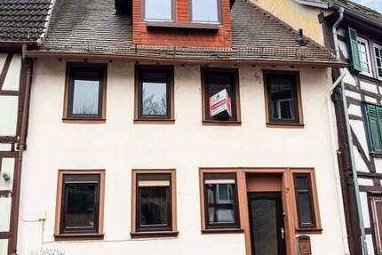 Haus Gelnhausen - 6 Zimmer, 125 m&sup2;, 115.000&euro; | Angebot:25685342