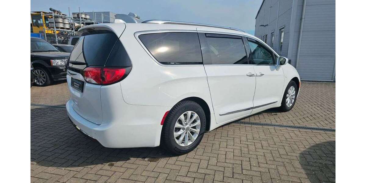 Chrysler Pacifica 152.041 km 17.900 &euro; Erlensee 63526