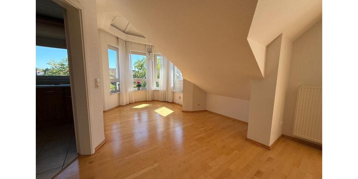 Dachgeschoßwohnung Bruchköbel - 3 Zimmer, 80 m&sup2;, 1.040&euro; | Angebot:26579126