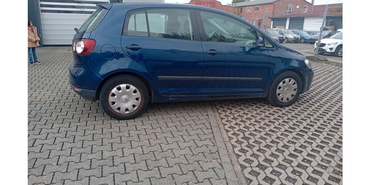 VW Golf 302.000 km 1.250 &euro; Hanau 63452