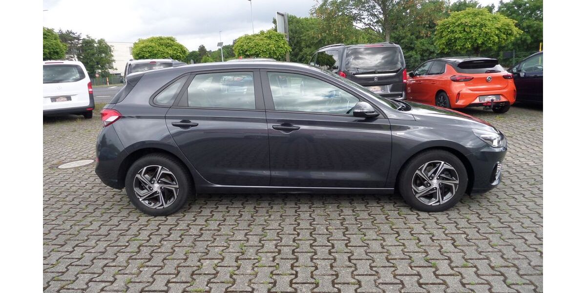 Hyundai i30 100.000 km 15.400 &euro; Erlenbach a. Main 63906