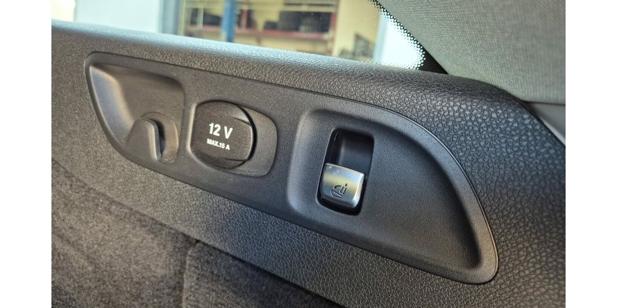 Mercedes-Benz E 400 d T 4M Standheizung, Rückfahrkamera, AHK, Co 200.000 km 19.490 &euro; Rodgau 63110