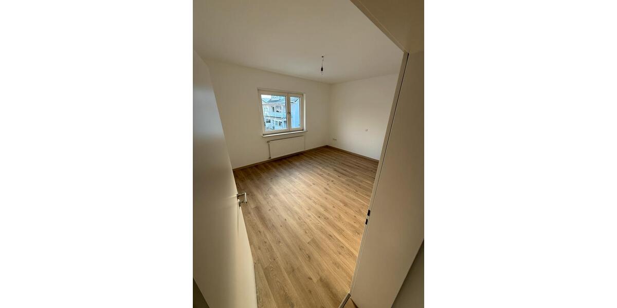 Etagenwohnung Kleinwallstadt - 3 Zimmer, 70 m&sup2;, 900&euro; | Angebot:25103240