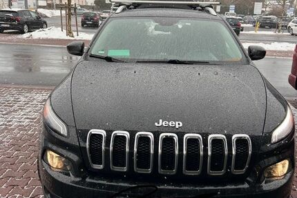 Jeep Cherokee 180.000 km 9.300 &euro; hanau 63457