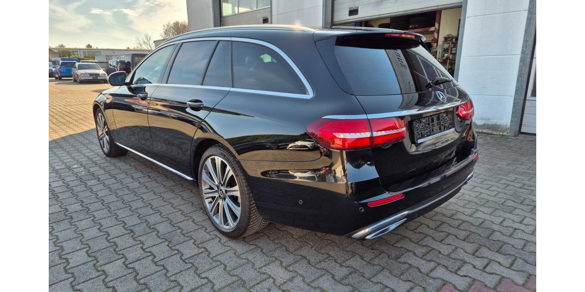 Mercedes-Benz E 400 d T 4M Standheizung, Rückfahrkamera, AHK, Co 200.000 km 19.490 &euro; Rodgau 63110