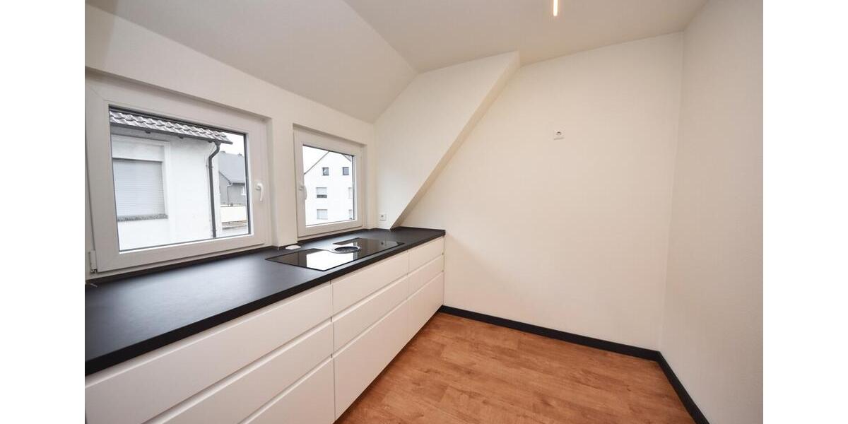 Dachgeschoßwohnung Großostheim - 4 Zimmer, 90 m&sup2;, 880&euro; | Angebot:25752512