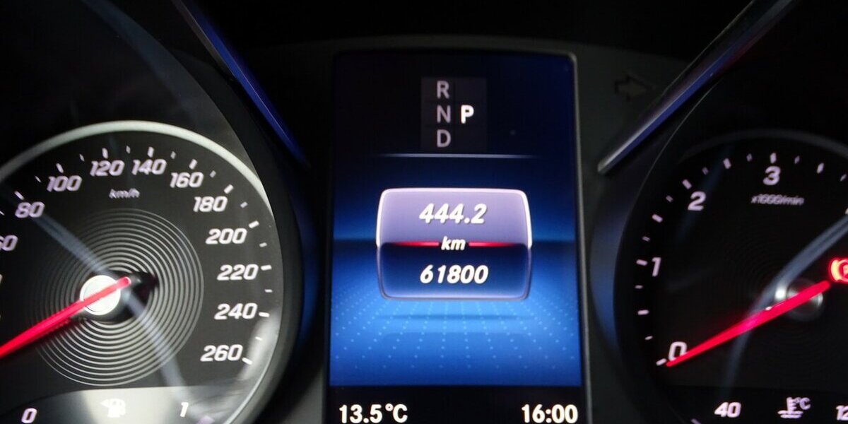 Mercedes-Benz V 300 d 4M lang AVANTGARDE EDITION AMG Line, Stand 61.360 km 56.990 &euro; Rodgau 63110