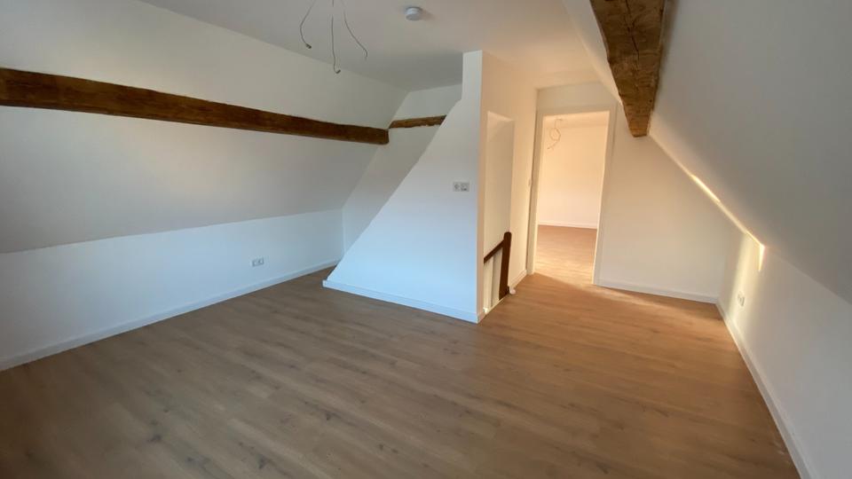 Einfamilienhaus Bessenbach - 5.5 Zimmer, 127 m&sup2;, 1.460&euro; | Angebot:25626134