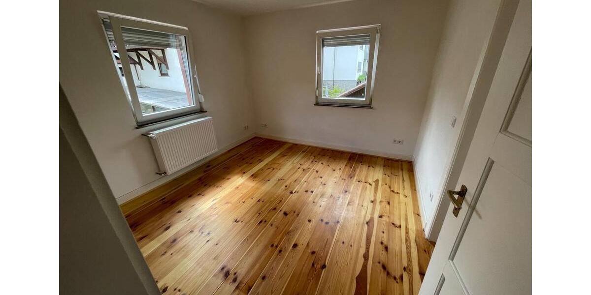 Einfamilienhaus Bürgstadt - 9 Zimmer, 170 m&sup2;, 1.500&euro; | Angebot:25293835