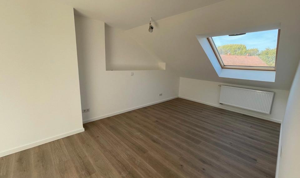 Dachgeschoßwohnung Goldbach - 4.5 Zimmer, 126 m&sup2;, 1.500&euro; | Angebot:26648221