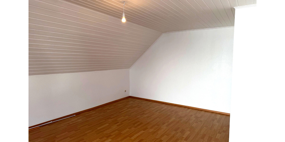 Dachgeschoßwohnung Messel - 4 Zimmer, 95 m&sup2;, 1.200&euro; | Angebot:26193776