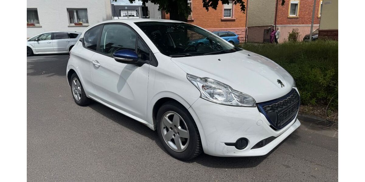 Peugeot 208 81.000 km 3.990 &euro; rodgau 63110