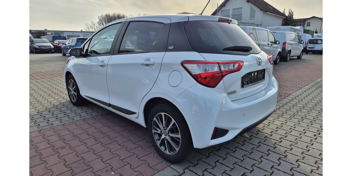 Toyota Yaris 1,5 Team D, Klima, PDC, Sitzheizung 98.400 km 10.690 &euro; Rodgau 63110