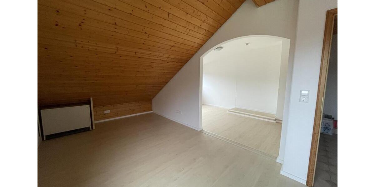 Dachgeschoßwohnung Collenberg - 3 Zimmer, 92 m&sup2;, 800&euro; | Angebot:24878751