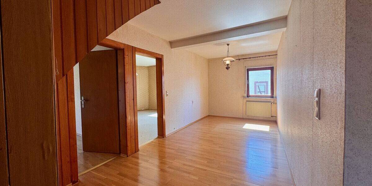 Einfamilienhaus Schaafheim Radheim - 9 Zimmer, 304 m&sup2;, 350.000&euro; | Angebot:26835119