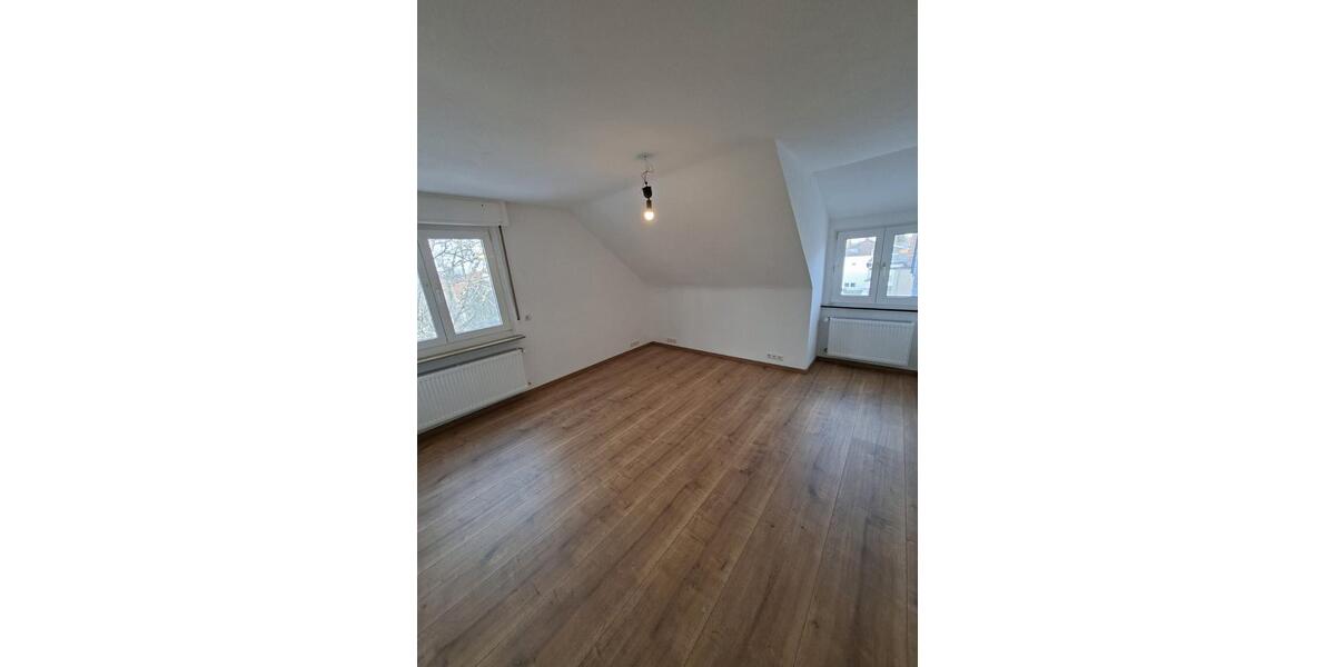 Dachgeschoßwohnung Hanau Groß-Steinheim - 4 Zimmer, 113 m&sup2;, 950&euro; | Angebot:26213449