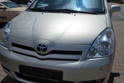 Toyota Corolla Verso 74.000 km 7.300 &euro; Dietzenbach 63128