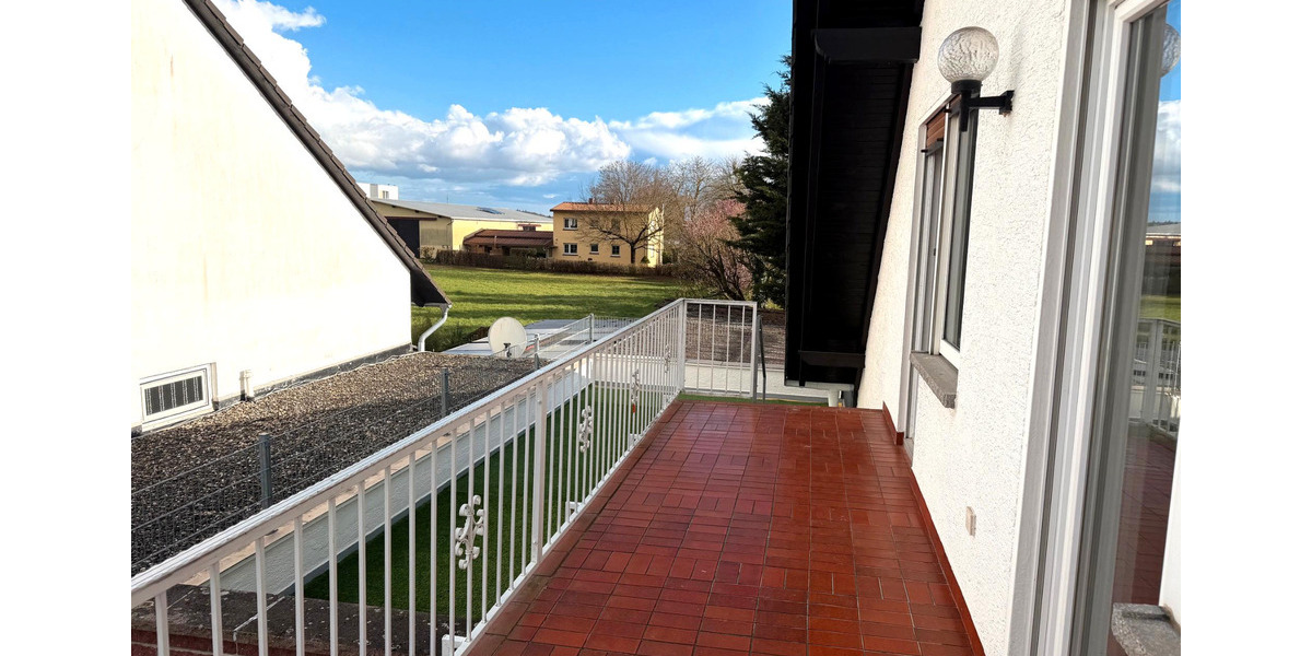 Dachgeschoßwohnung Messel - 4 Zimmer, 95 m&sup2;, 1.200&euro; | Angebot:26193776