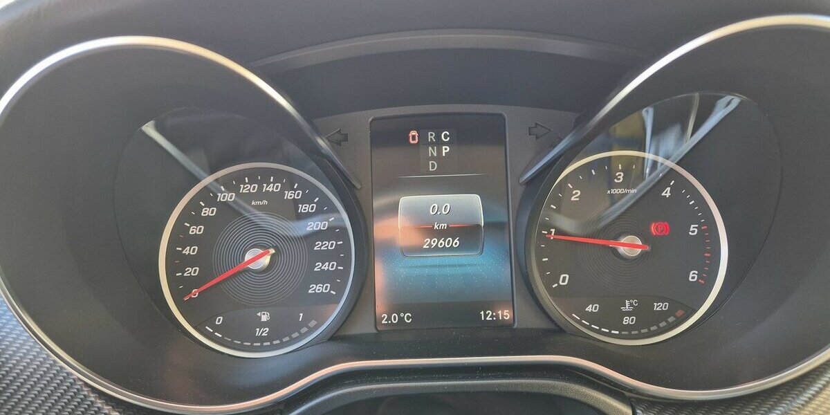 Mercedes-Benz V 300 d AVANTGARDE EDITION lang AMG Line Distronic 29.700 km 57.900 &euro; Rodgau 63110