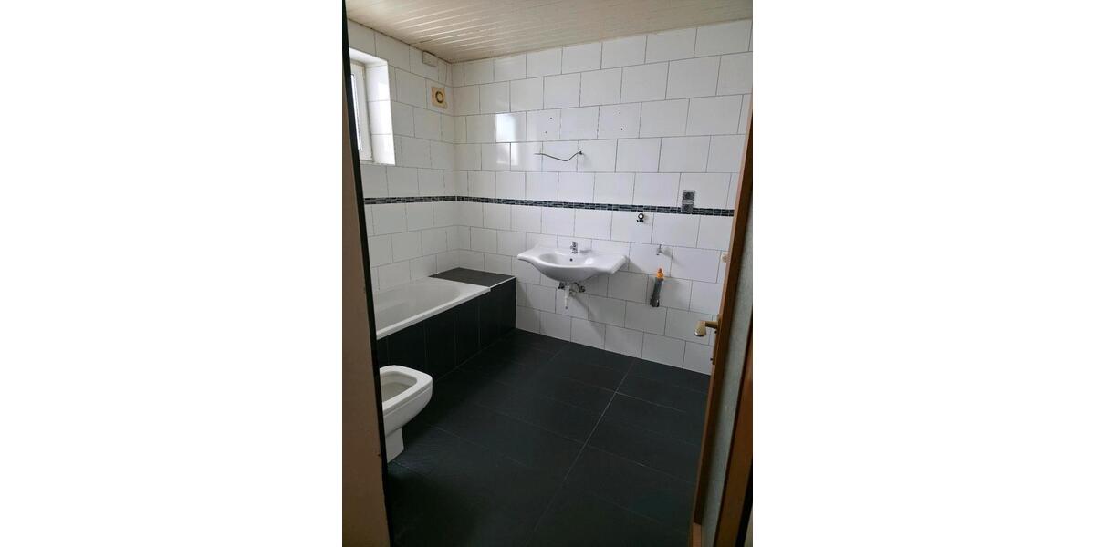 Erdgeschoßwohnung Hasselroth - 3 Zimmer, 114 m&sup2;, 1.000&euro; | Angebot:25823205