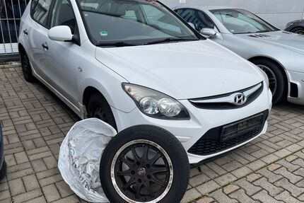 Hyundai i30 196.000 km 1.299 &euro; Maintal 63477