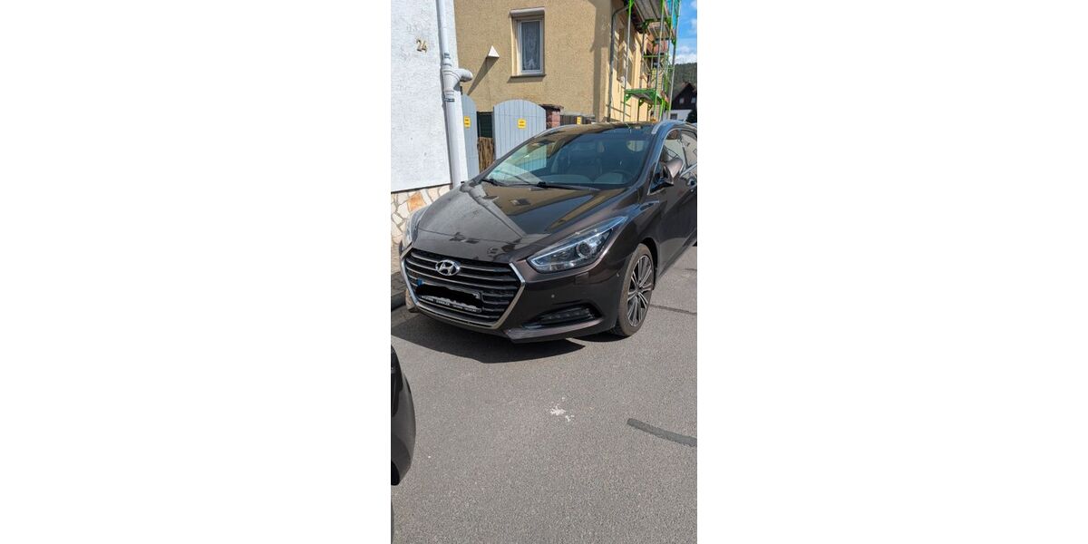 Hyundai i40 140.000 km 9.400 &euro; Höchst 64739