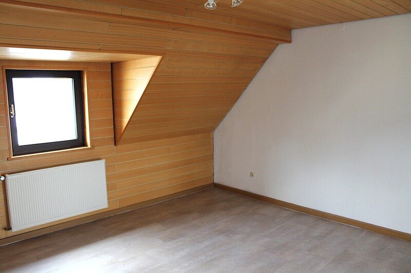 Aschaffenburg Damm - 2 ZKB mit Balkon zu vermieten - Dachgeschoßwohnung Aschaffenburg Damm | Angebot:27079442