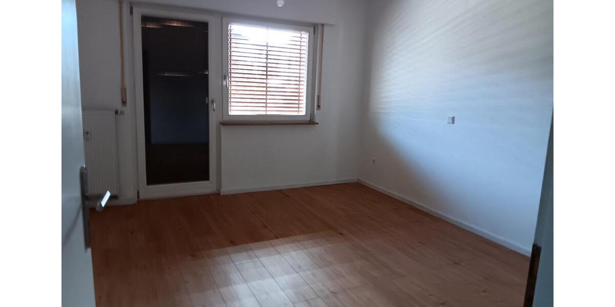 Etagenwohnung Goldbach - 3.5 Zimmer, 89 m&sup2;, 900&euro; | Angebot:25975849