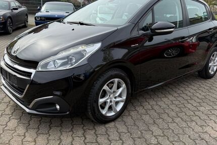 Peugeot 208 159.450 km 3.899 &euro; Hanau 63452