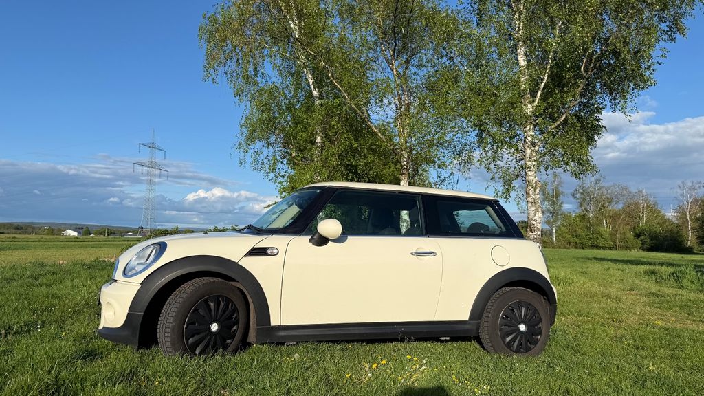 Mini ONE 142.908 km 2.990 &euro; Hainburg 63512