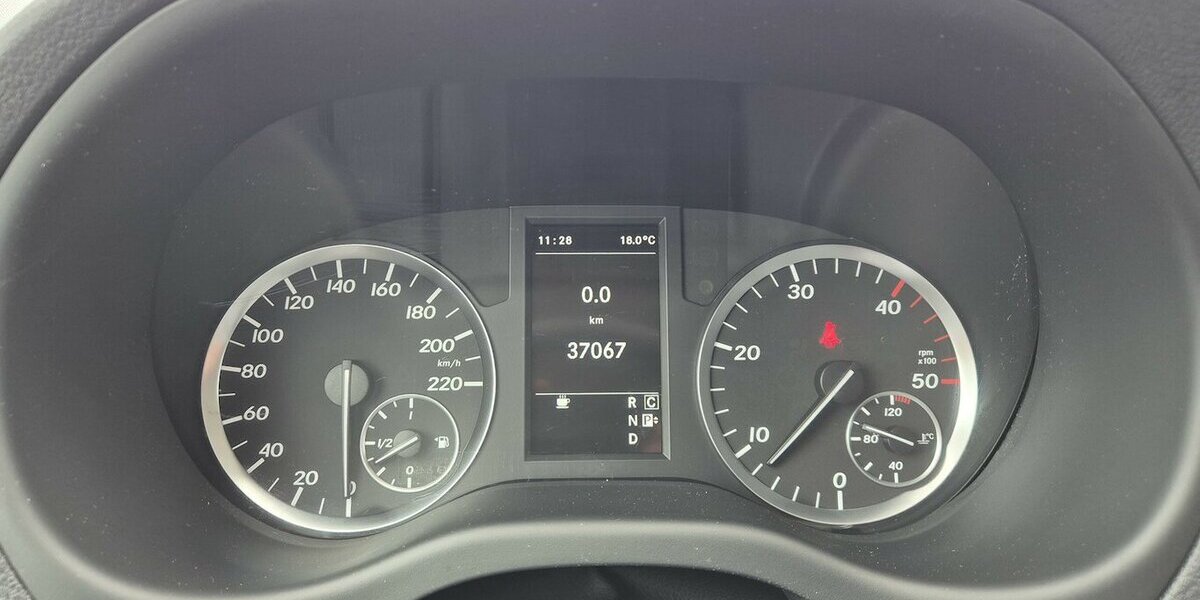 Mercedes-Benz Vito Tourer 114 CDI extralang Pro, 9 Sitzer, 2 Sch 37.038 km 27.890 &euro; Rodgau 63110