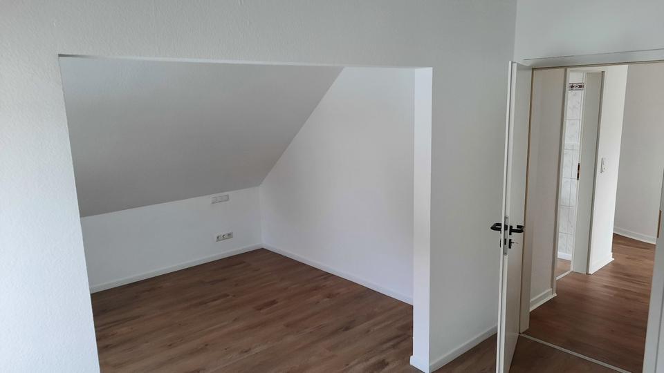 Dachgeschoßwohnung Erlenbach am Main - 3 Zimmer, 72 m&sup2;, 850&euro; | Angebot:25642023