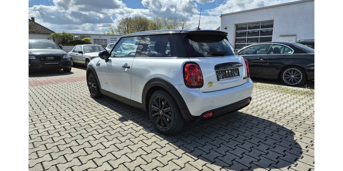 Mini Cooper SE Classic Trim Sportsitze, LED-Scheinwerfe 16.450 km 18.890 &euro; Rodgau 63110