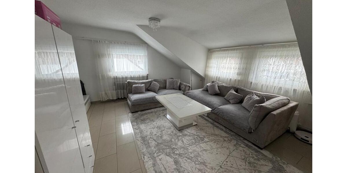 Dachgeschoßwohnung Hanau - 3 Zimmer, 85 m&sup2;, 850&euro; | Angebot:26019522