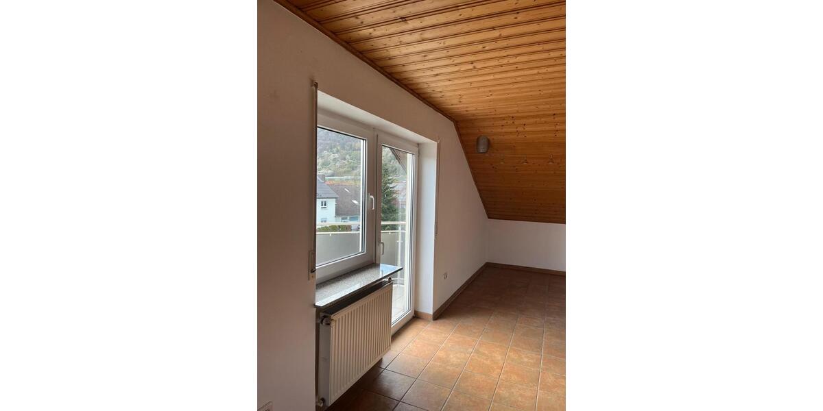 Etagenwohnung Großheubach - 3 Zimmer, 98 m&sup2;, 850&euro; | Angebot:25998893
