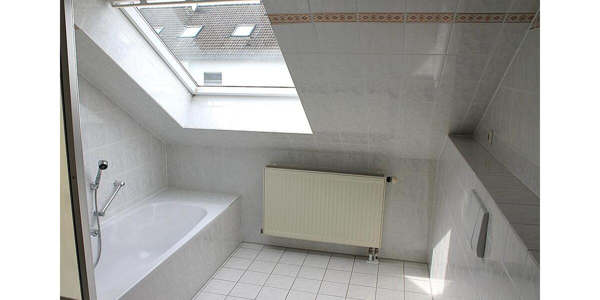 Dachgeschoßwohnung Aschaffenburg Damm - 2 Zimmer, 82 m&sup2;, 750&euro; | Angebot:26648147